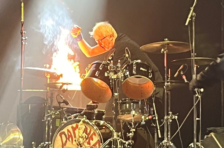 Scabies set shis kit on fire