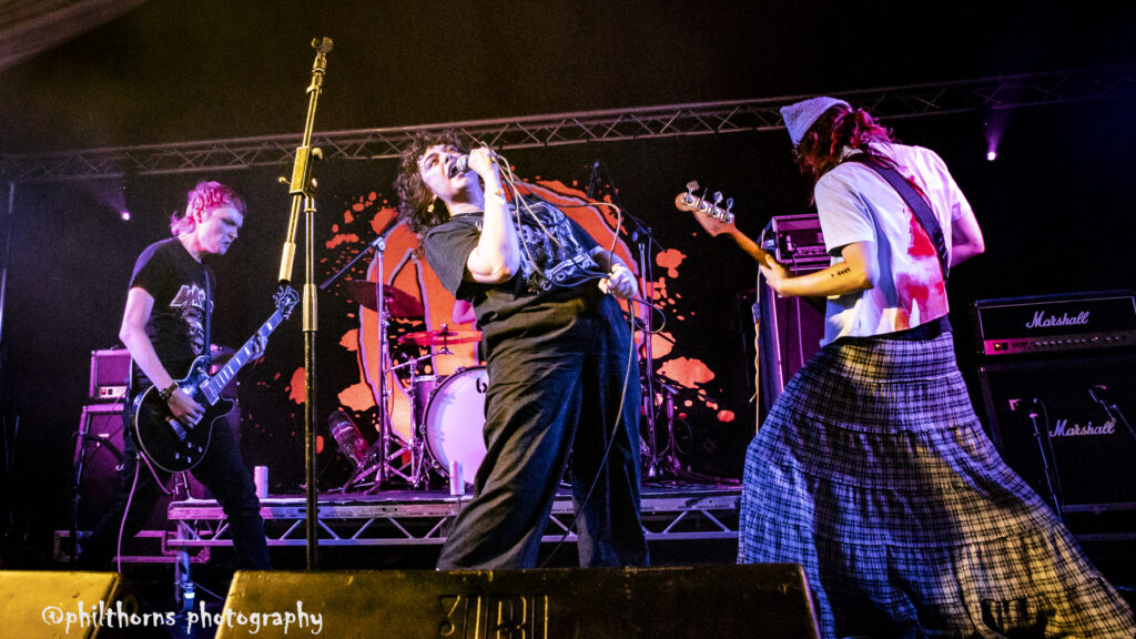 50 FOOT WOMAN - photo © Phil Thorns