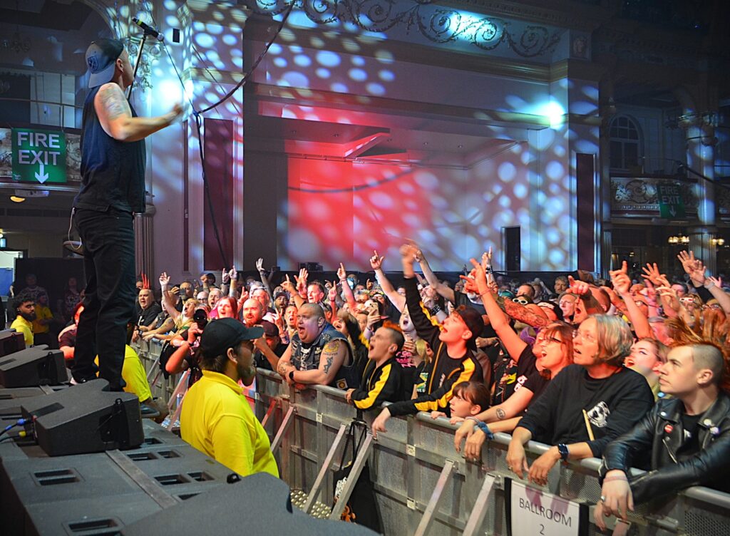 Bar Stool Preachers -TJ commands the crowd - photo by Ruth Rae