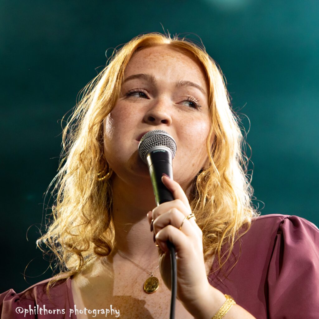 Hannah Rowe by Phil Thorns