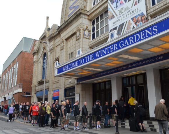 Rebellion queue Thursday 2025 - photo by Ruth Rae