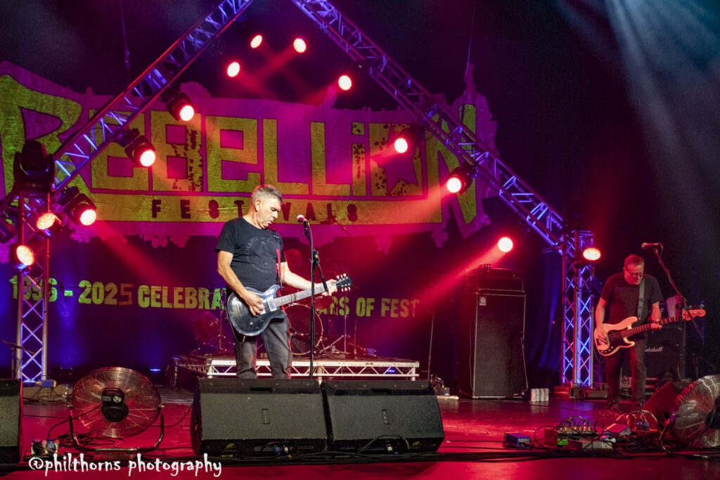 THE MOB - photo © Phil Thorns
