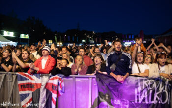 R N R Circus dy 4 crowd