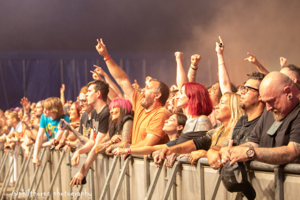 R N R Circus barrier crowd