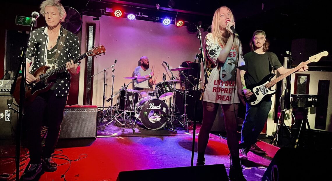 Healthy Junkies - Reading facebar Oct 2025 - photo by Ruth Rae