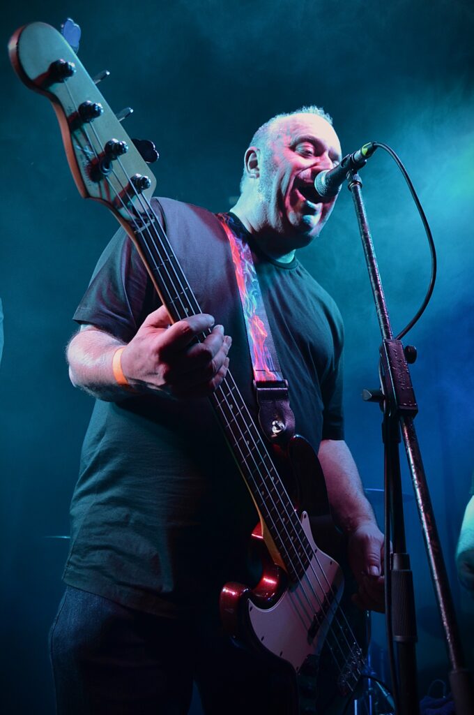 The Glorias - Andy 'Nish' Cornish - photo by Ruth Rae