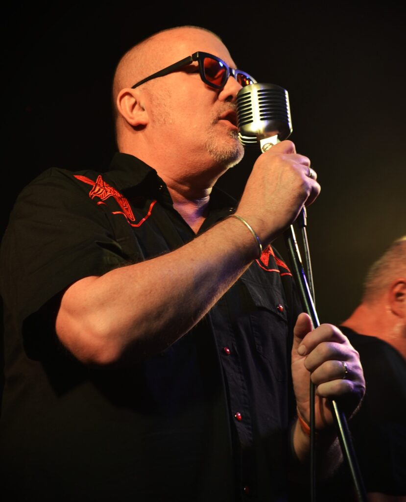 The Glorias - Den Barry - photo by Ruth Rae