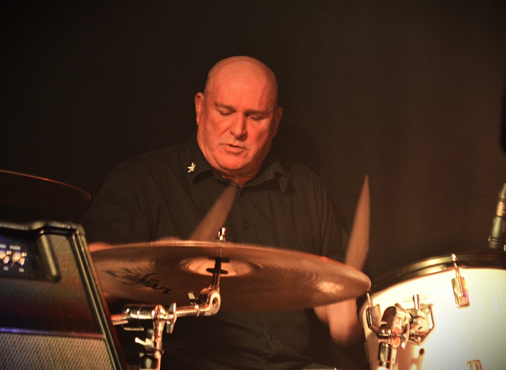 The Glorias - Steve Kirk - photo by Ruth Rae