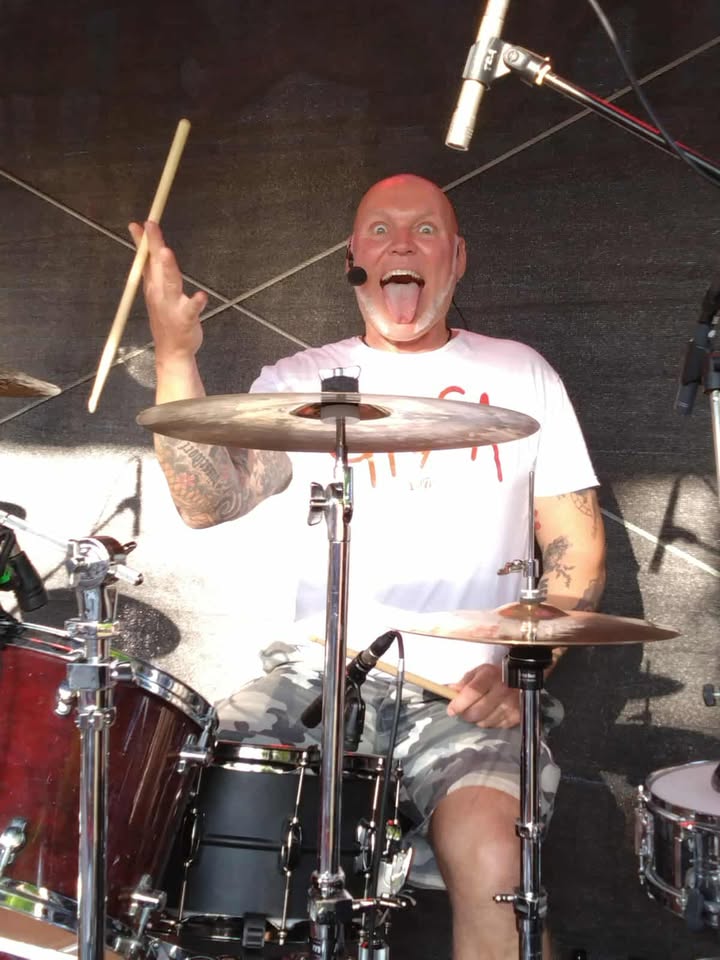 Mean Ellees - Andy - photo by Mike Vogel