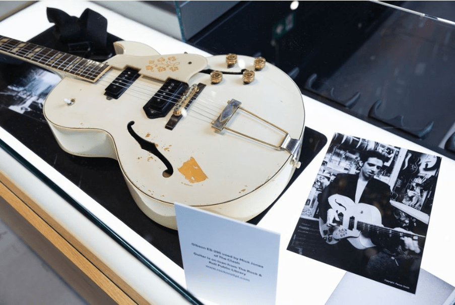 Mick Jones guitar - photo by Pennie Smith