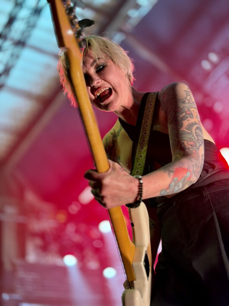 The Baboon Show - Frida - photo © Florian Reith