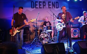 The Downstrokes main - photo by John Burroughs