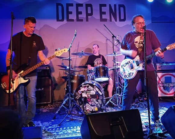 The Downstrokes main - photo by John Burroughs