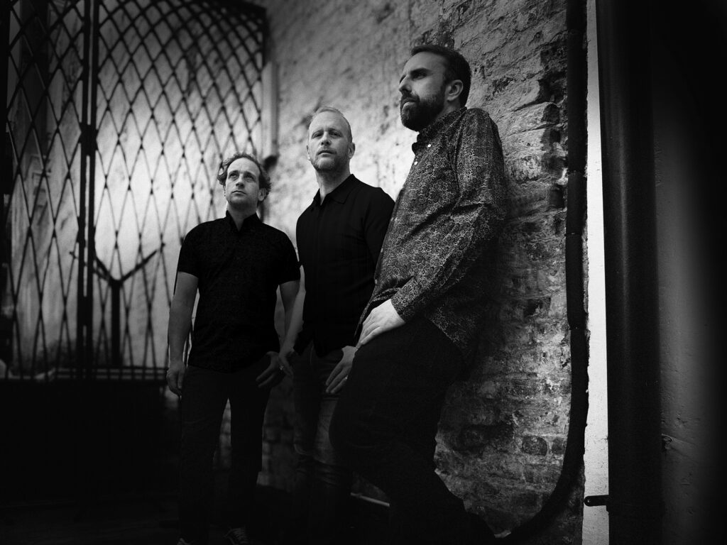 LiVES - photo by Sara Benhs