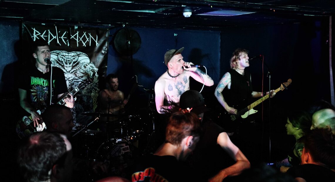 Tape it Shut - Skinhawk - photo © Ian Ladlow