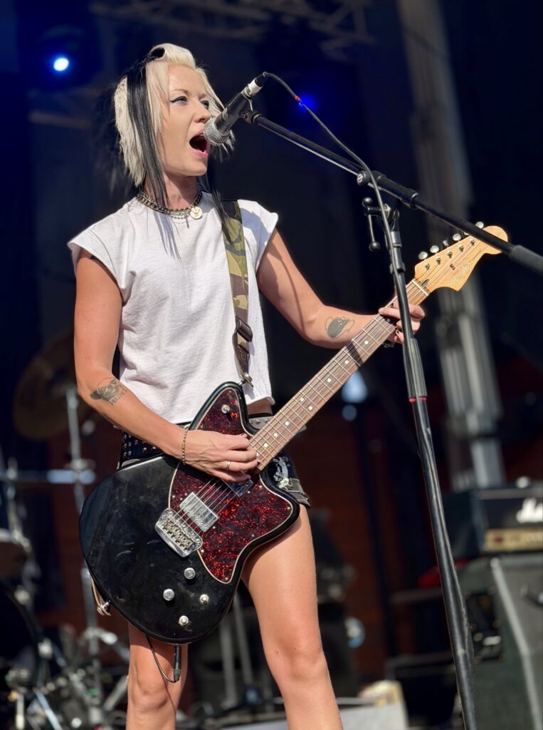 Maid of Ace - Alison Cara Elliott - vocals & guitar - photo © Florian Reith
