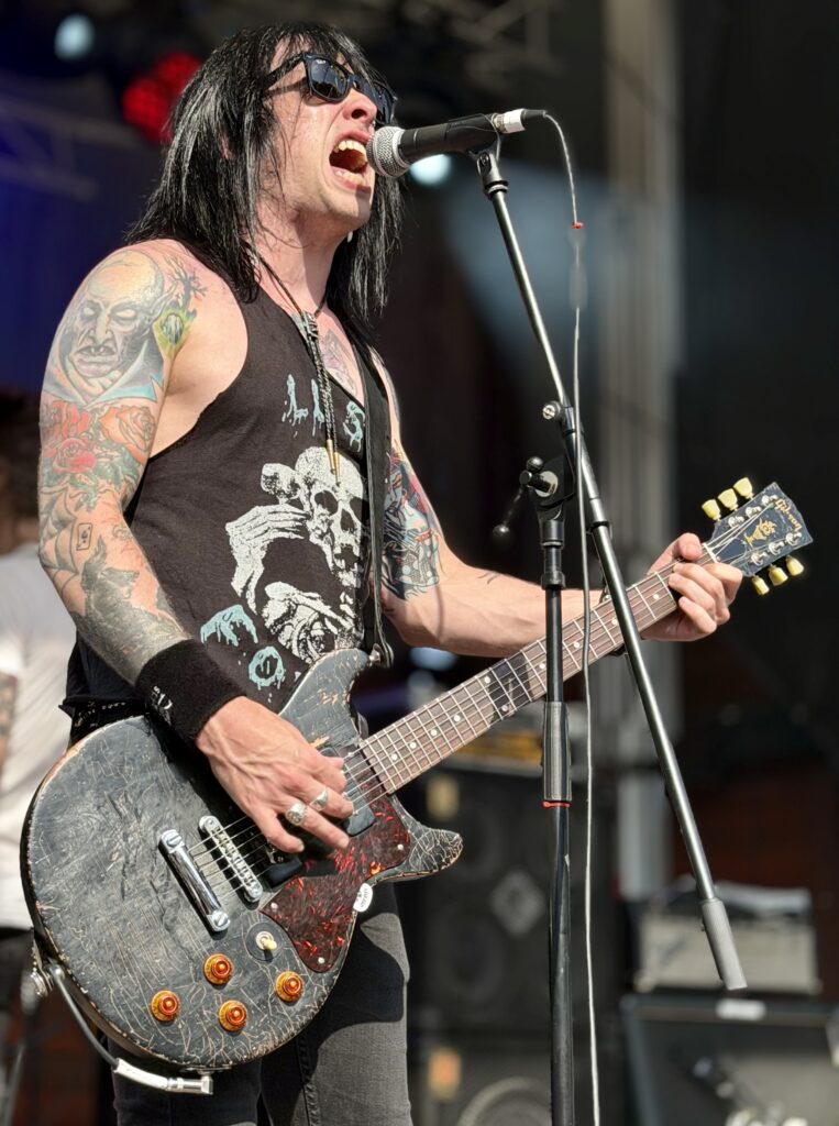 Ravagers - Alex Hagen - Vocals & Guitar - photo © Florian Reith