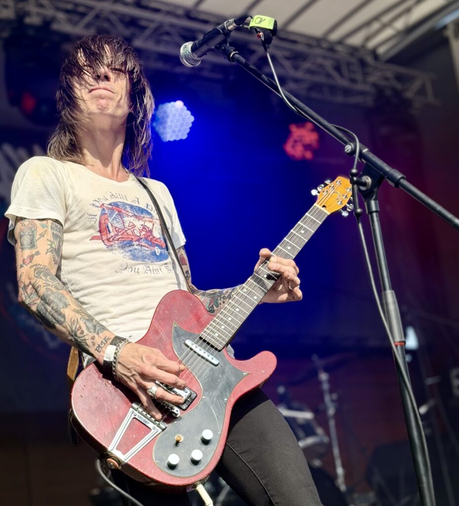 Ravagers - Mat Gabs - Guitar - photo © Florian Reith