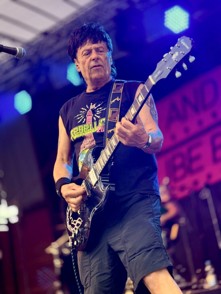Test Tube Babies - Derek Greening - Guitar - photo © Florian Reith