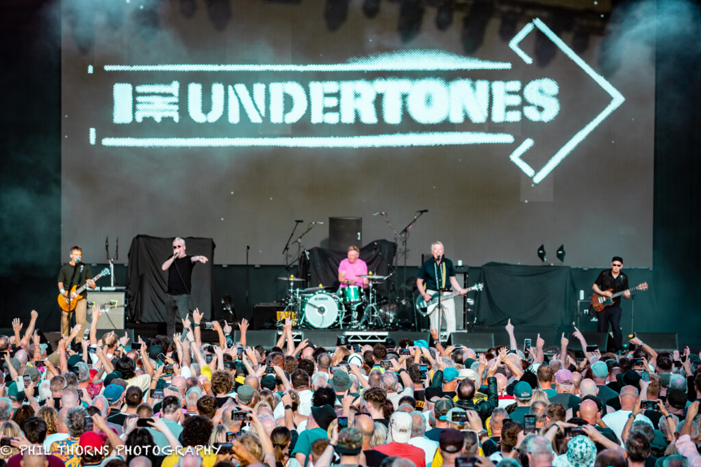 The Undertones main - photo © Phil Thorns