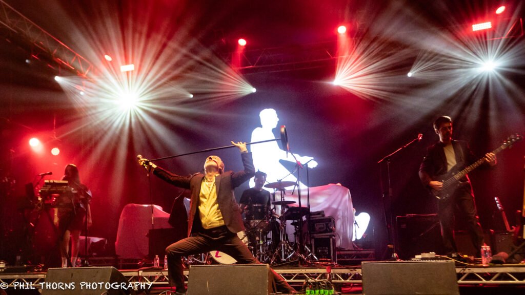 Baxter Dury - RnR Circus 2026 - photo © Phil Thorns