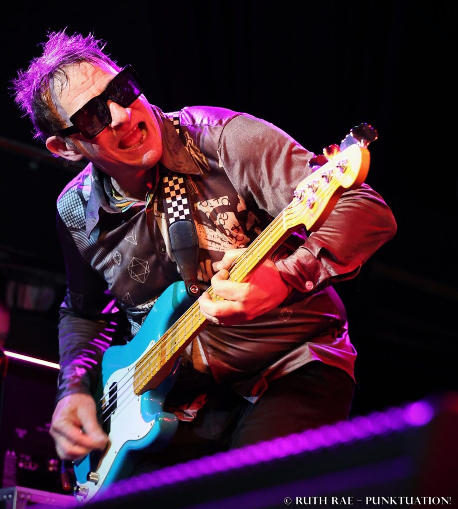 Flamin' Groovies - Atom Ellis - photo © Ruth Rae