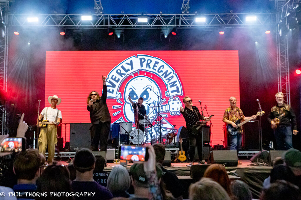 The Everly Pregnant Brothers - RnR Circus 2026 - photo © Phil Thorns