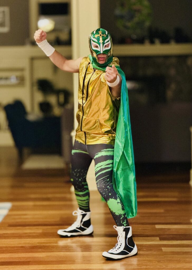 The Goldstars' guitarist Dan 'Zorro Loco' Edwards shows us how dressing up is done!