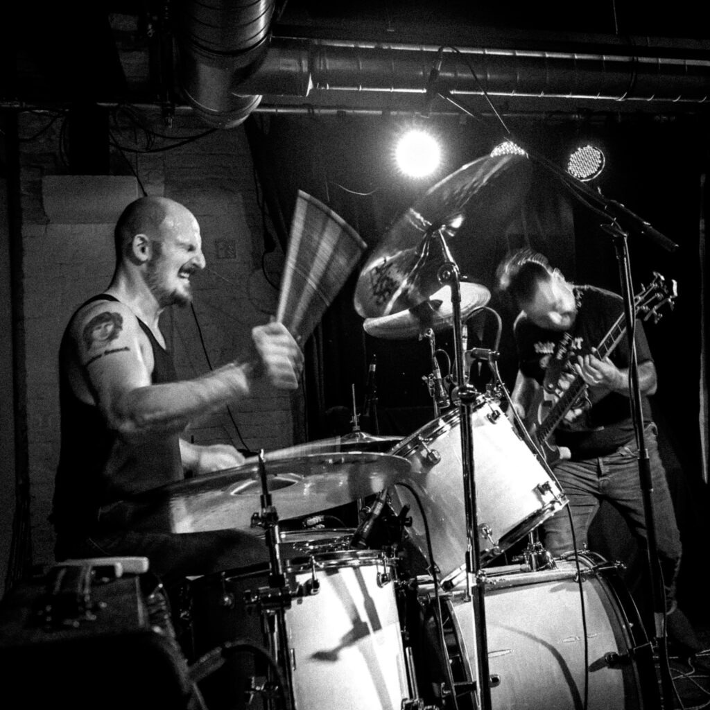 Gorilla Tremors live 1