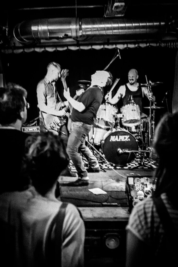 Gorilla Tremors live 2