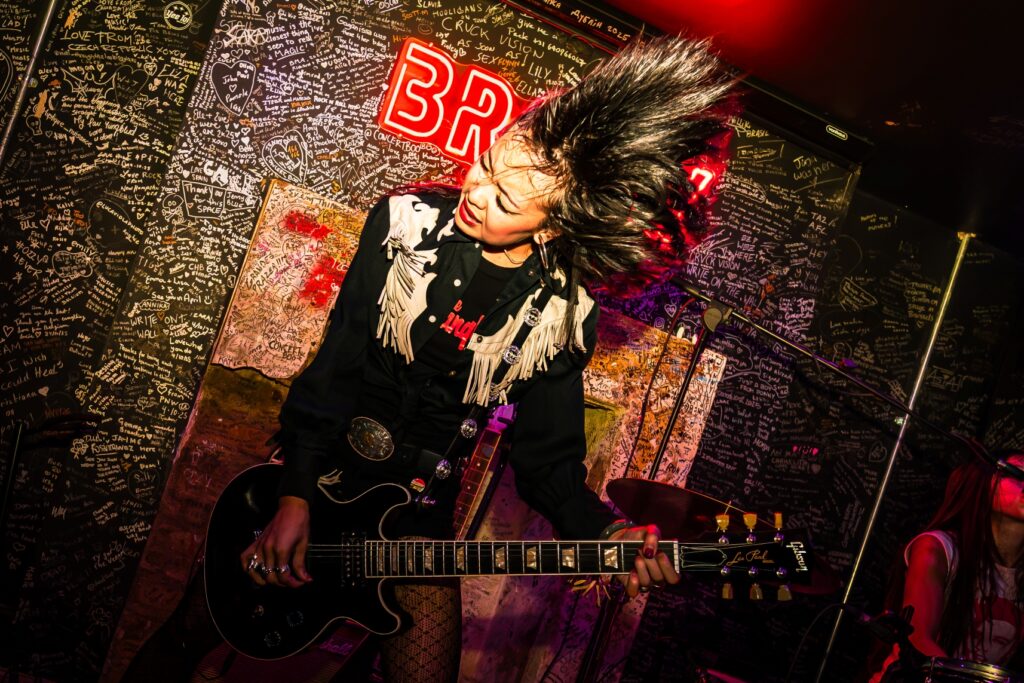 Yee Loi - Rose - photo © Lousie Phillips